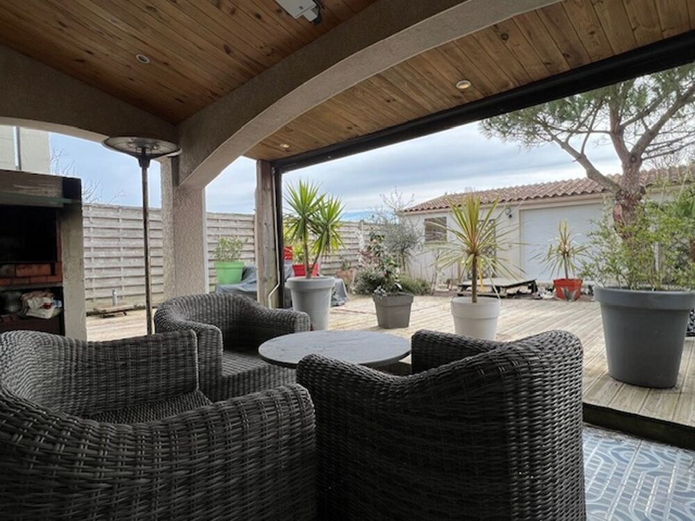 Vente Maison ILE D'OLERON (17), A Vendre demeure-piscine 186m² plain-pied sur terrain 862m², 9 pièces dont 4 chambres et 1 garage Saint georges d oleron