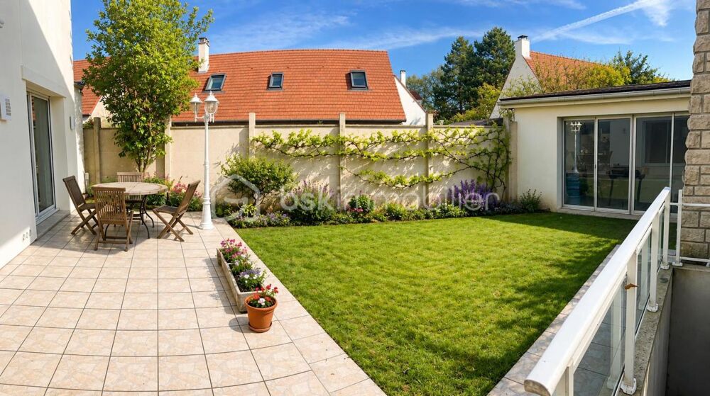 Maison contemporaine haut de gamme avec terrain constructible d'environ 1100 m²