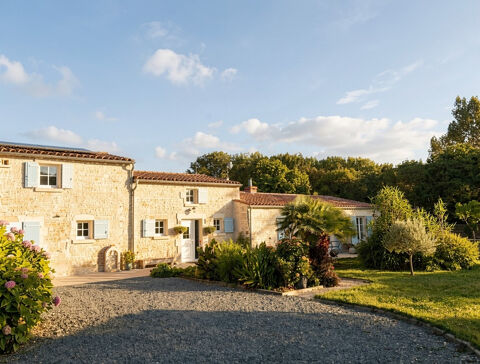   Charentaise d'exception - Authenticité, volumes et cadre naturel préservé Maison - 6 pièce(s) - 205 m²