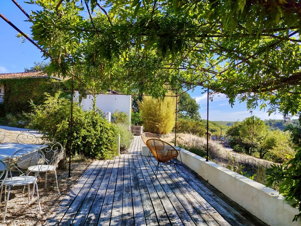 Propriété avec 2 gîtes, une chambre d'hôtes et 2 piscines - 2,2 hectares - VIC FEZENSAC (32)