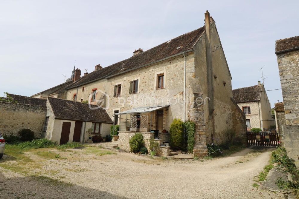 Maison 6 pièces, 4 chambres, atelier, 2 caves, grenier aménageable, terrasse, boutique et arrière boutique de l'ancienne boucher