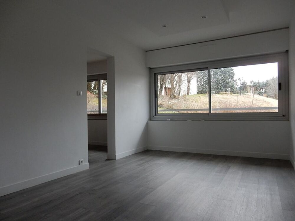 Le Puy-En-Velay 43000 bel appartement traversant entièrement rénové de 74,5 m², 4 pièces dont 3 chambres