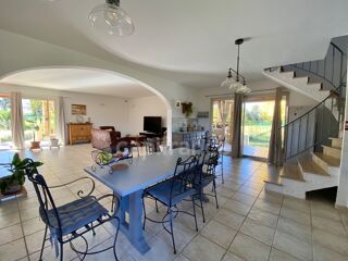  Proprit/chteau  vendre 10 pices 240 m