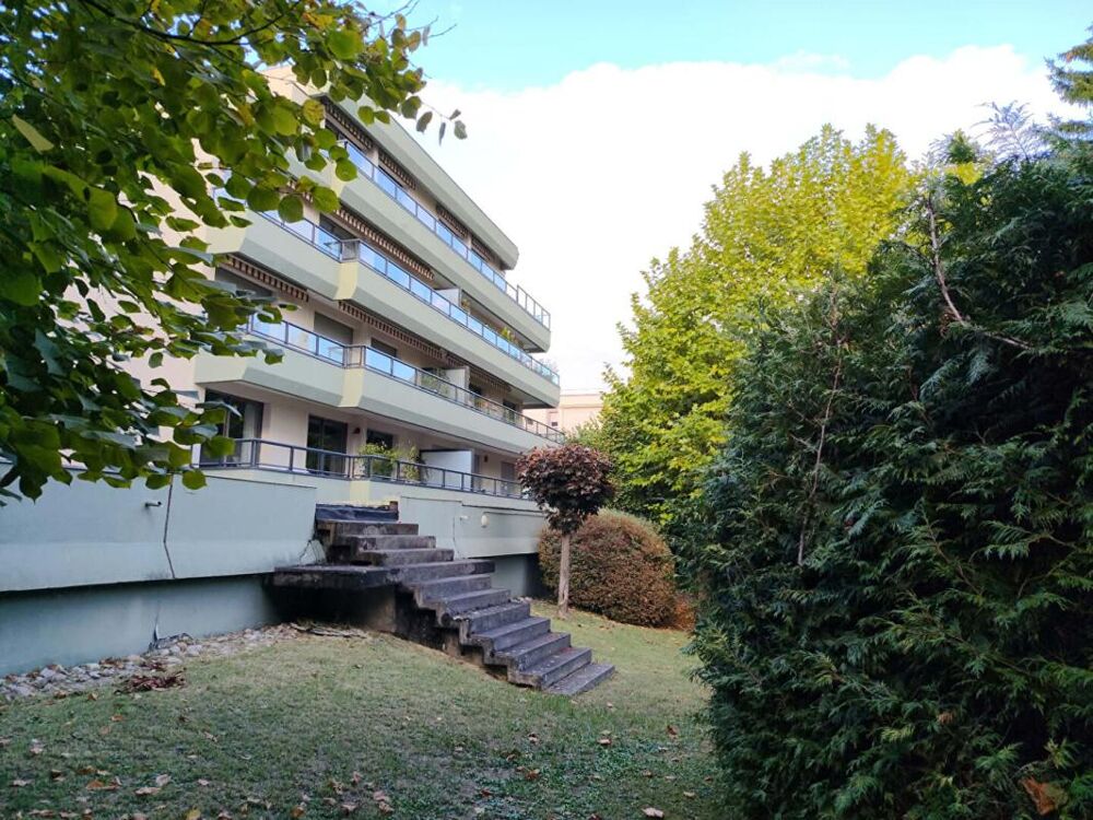 Vente Appartement Appartement Clermont-ferrand 3 pièce(s) 84 m2 - Grande terrasse au calme et sans vis à visb Clermont ferrand