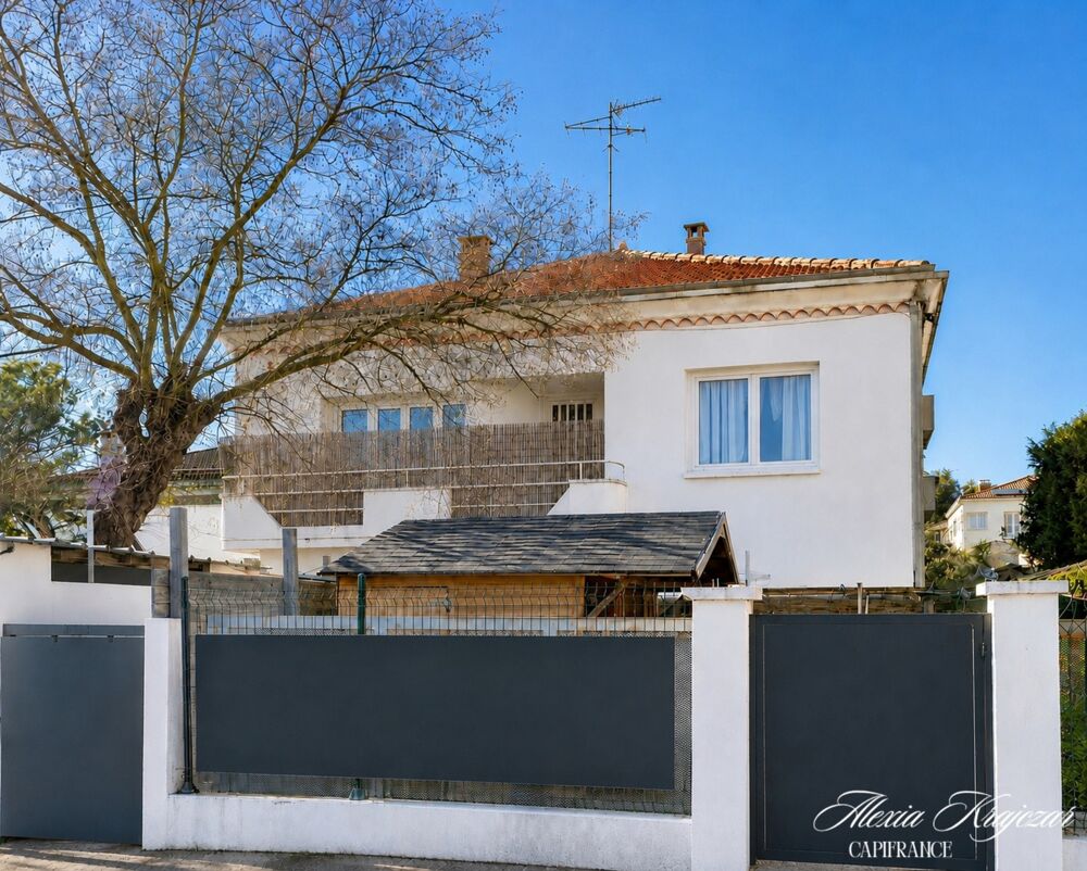 Vente Immeuble A VENDRE - Immeuble de rapport de 238m² habitables en R+1 - Parcelle de 591m² - 3 logements avec extérieurs - Emplacement de sna Beziers