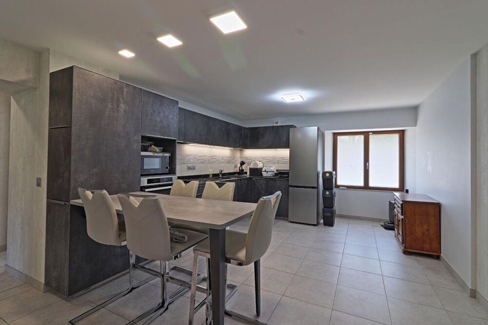 T4 dans maison (3 chambres) entièrement rénové, Doussard, 89 m² avec jardin, garage, cave et parking
