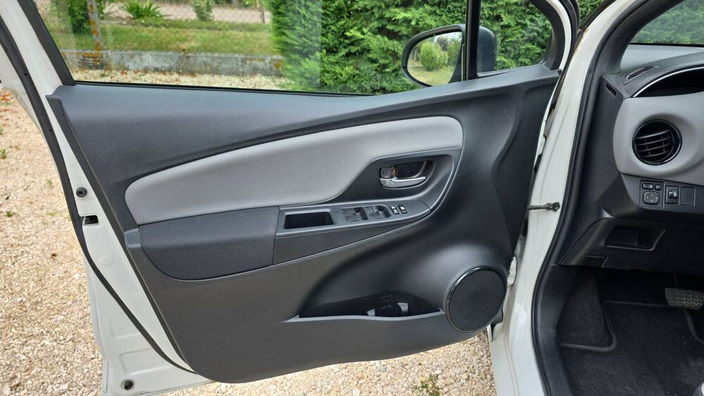 Yaris 1.5 VVTi 100 Hybrid E-CVT Collection - Automatique 2017 occasion 82000 Montauban