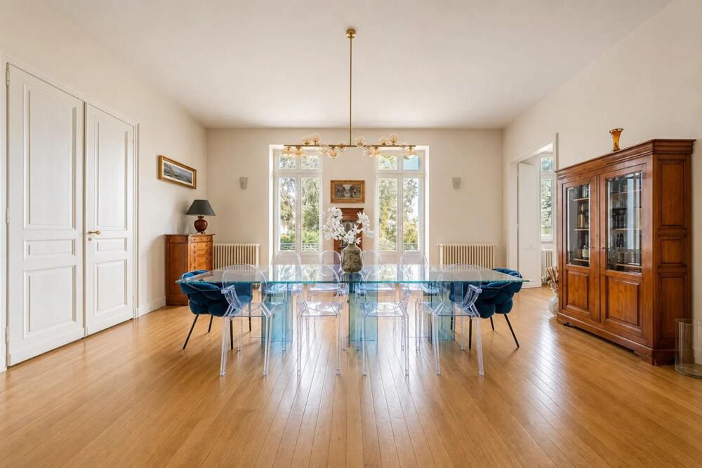 Chateau de 12 pièces de 600 m² aux portes de Bordeaux