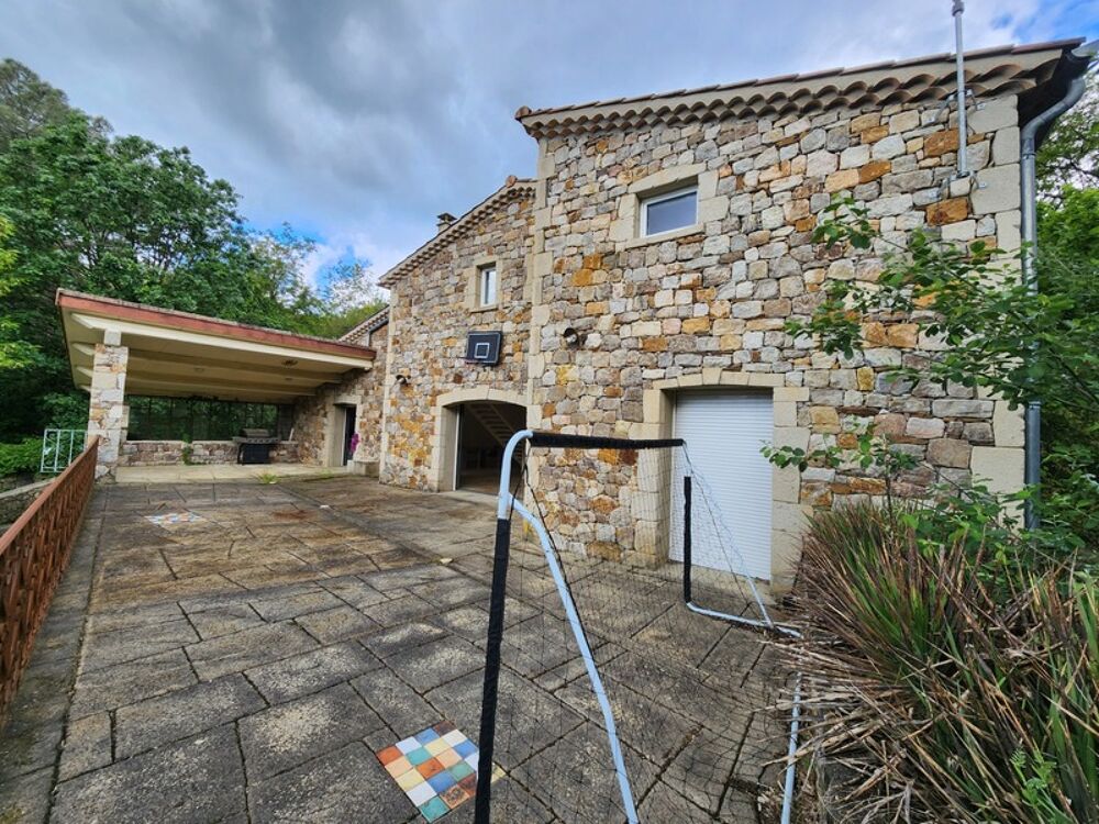 ? Propriété d'Exception à Banne : Le Luxe au Coeur de l'Ardèche Sauvage