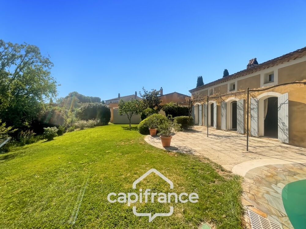 Villa de plain pied de 150 m² avec vue sur le trou numéro 10 , au Domaine et Golf de Pont Royal, terrain 628 m² , 4 chambres, p