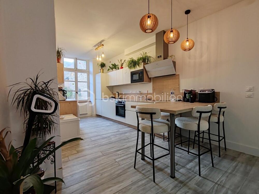 Maison mitoyenne rénovée de 155m²