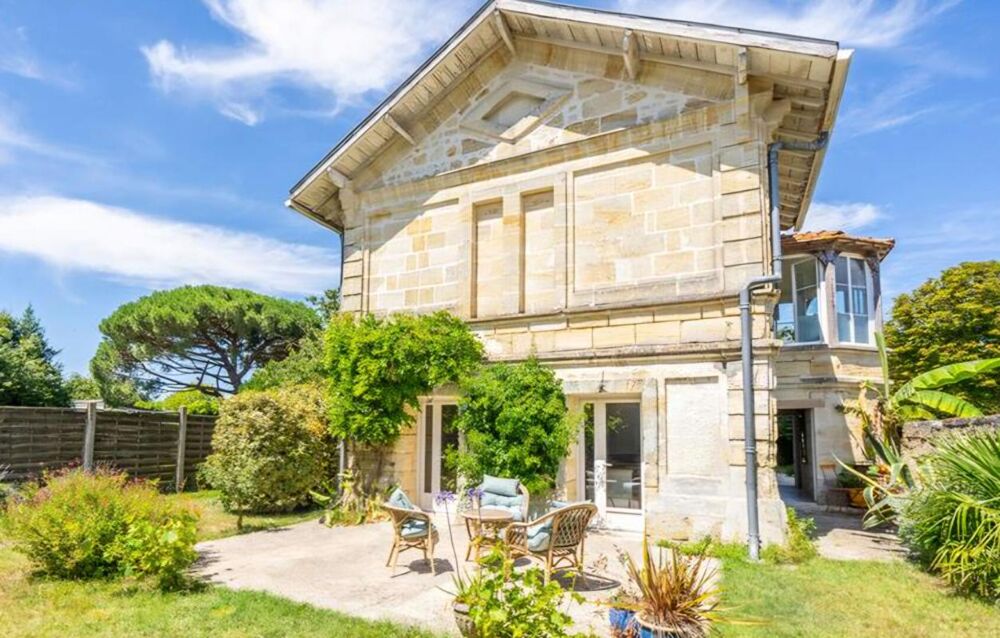 Maison Saint Julien-Beychevelle Médoc à 35 mn de Bordeaux 7 pièce(s) 160 m2
