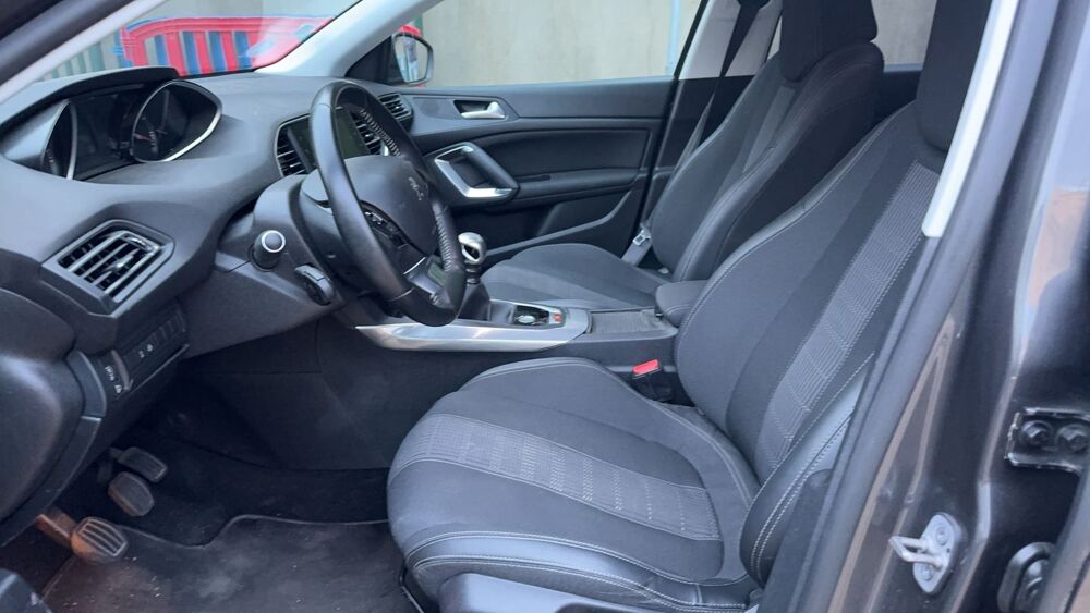 308 SW II 1.2 PureTech 130 Allure 2019 occasion 94800 Villejuif