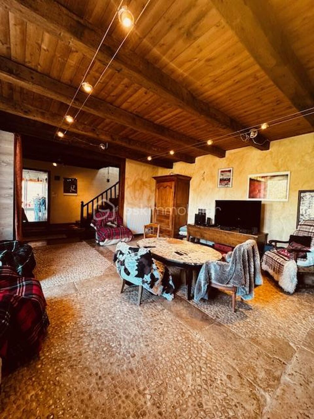 Charmante maison charentaise en pierres  195 m² habitables  Terrain arboré de 1433 m² avec four à pain