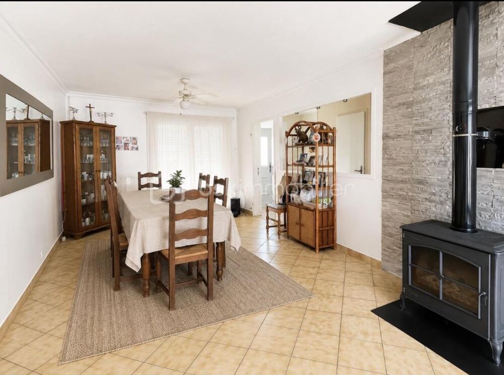 ? Maison de plain-pied  Cholet La Girardière  87 m²  Jardin  Véranda  Garage