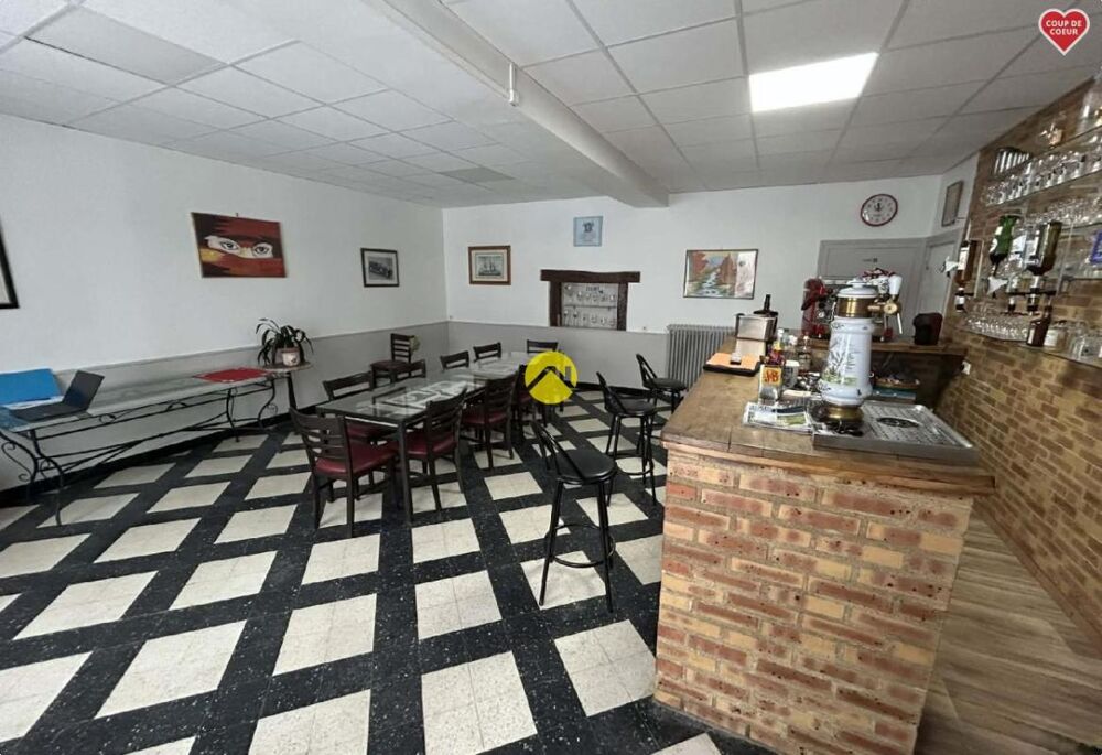 Maison + BAR (licence IV) + Parking