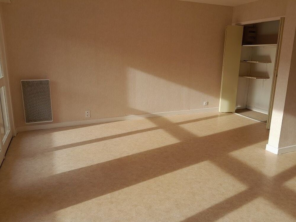 Grand studio lumineux de 29m2-avec cave et parking