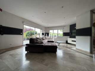  Villa  louer 8 pices 374 m