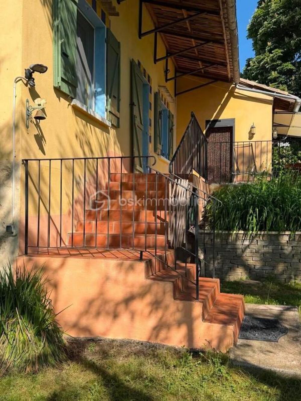 THOARD - Maison coup de coeur ! 68m² - 2 chambres - terrasse - terrain
