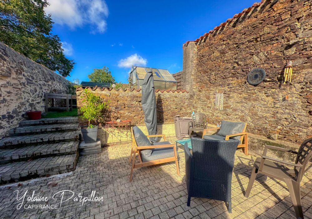 Vente Maison Maison de bourg avec 2 chambres et un jardin clos à CHAVAGNES EN PAILLERS (85) Chavagnes en paillers