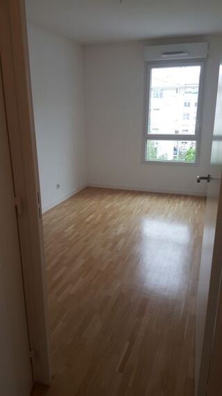  Appartement à louer 4 pièces 82 m²