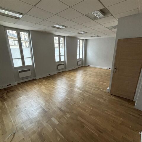 A proximité de la place Péreire, à louer des bureaux en RDC de 38 m² 2200 75017 Paris