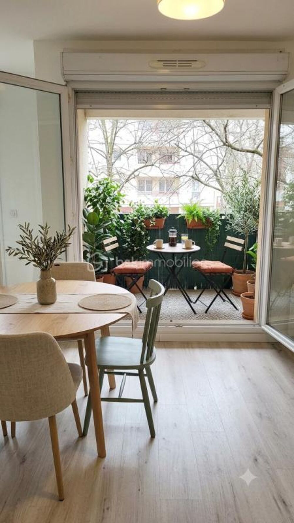 COUP DE COEUR ! 2 PIÈCES RÉNOVÉ AVEC BALCON, PARKING ET DPE C  RÉSIDENCE VILLA DES POÈTES
