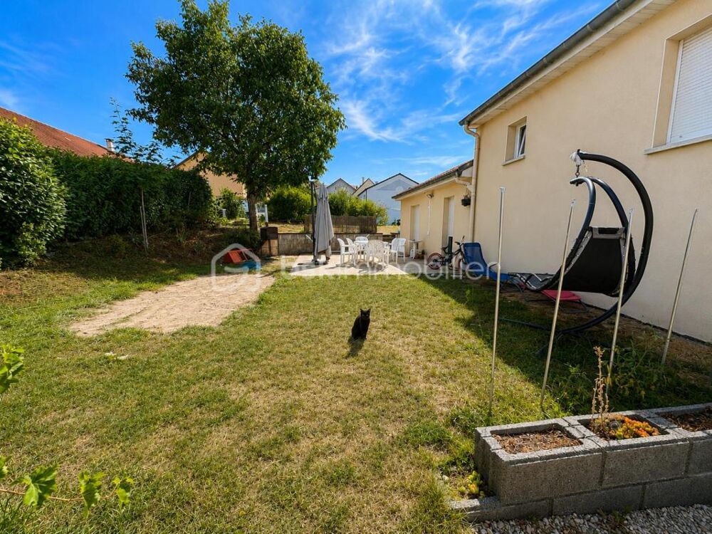 Un cadre de vie paisible pour une maison pensée pour la famille