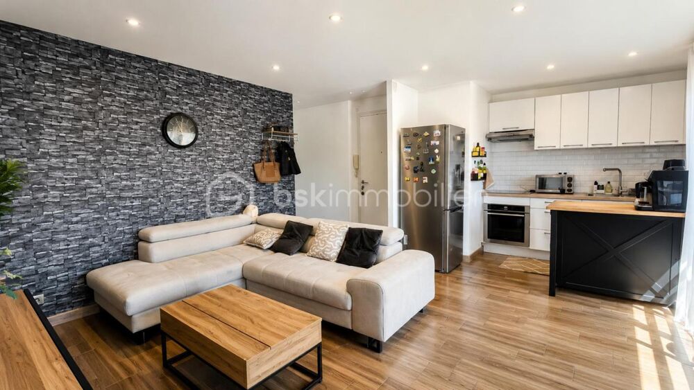 Vente Appartement T3 traversant avec deux balcons – lumineux – climatisation – cave – faibles charges La seyne sur mer