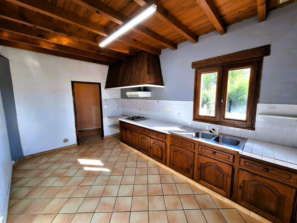 ? À VENDRE  Maison ancienne de 76 m² avec 2 chambres, sous-sol et cour à Vergoignan