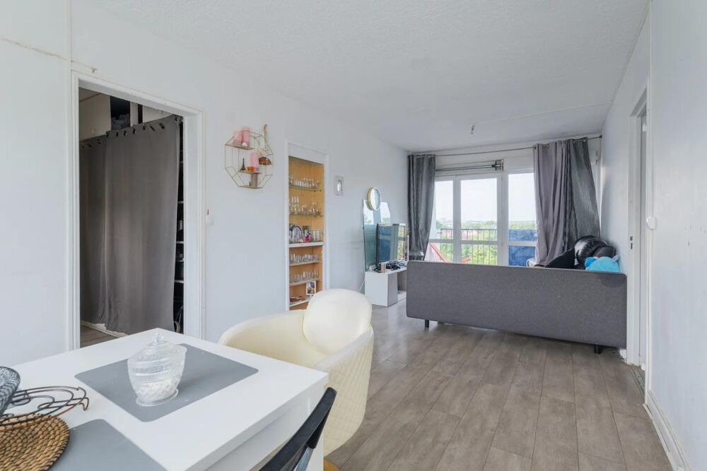 Appartement de 5 pièces de 90 m² à Gagny avec balcon et cave