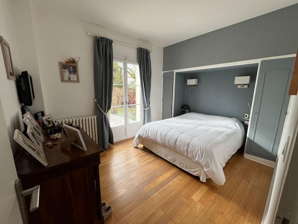 CREPY EN VALOIS - MAISON 5 CHAMBRES 198 m², Rue d'Hazemont