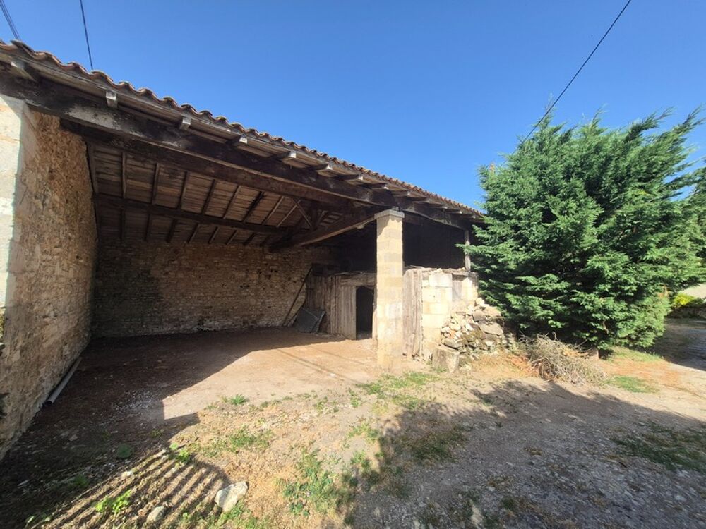 Maison charentaise à rénover avec nombreuses dépendances  Archingeay 17380