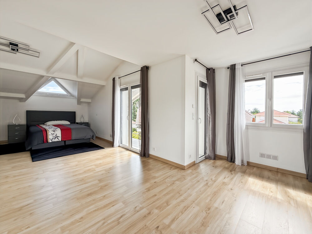 à vendre  Maison Prévessin-Moëns (01280)