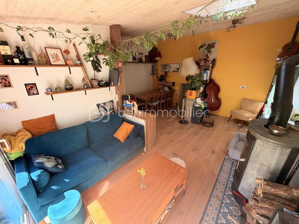 À vendre  Maison de plain-pied avec grand terrain dans un environnement très calme sans aucuns vis-à-vis