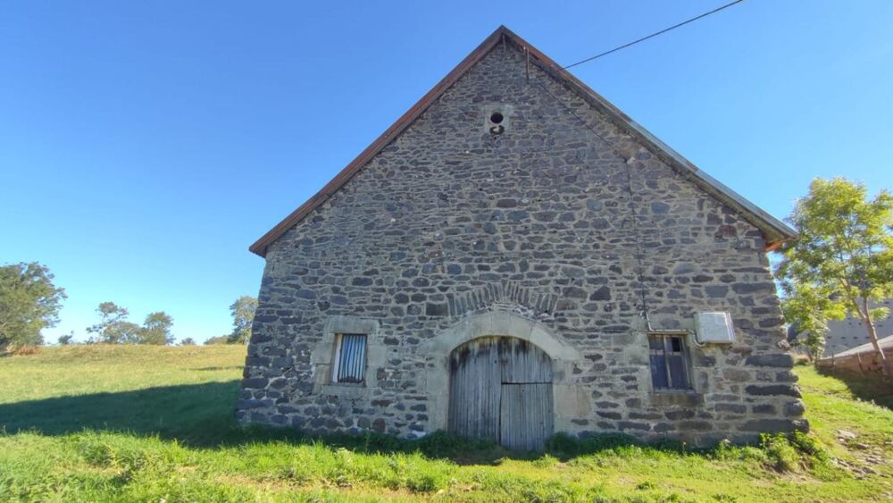 Grange avec beau terrain attenant et vue dégagée, 15400 Trizac