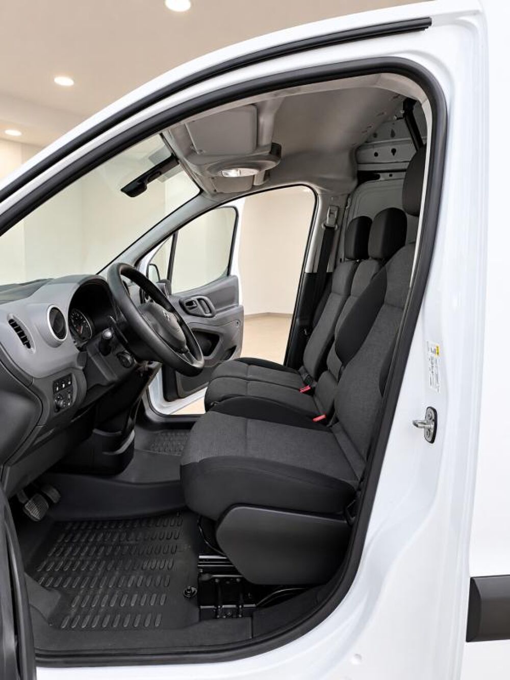 Berlingo 1&deg; Main / 1.6L B HDI 100cv de 2018 boite auto ETG6 version B 2018 occasion 60430 Abbecourt