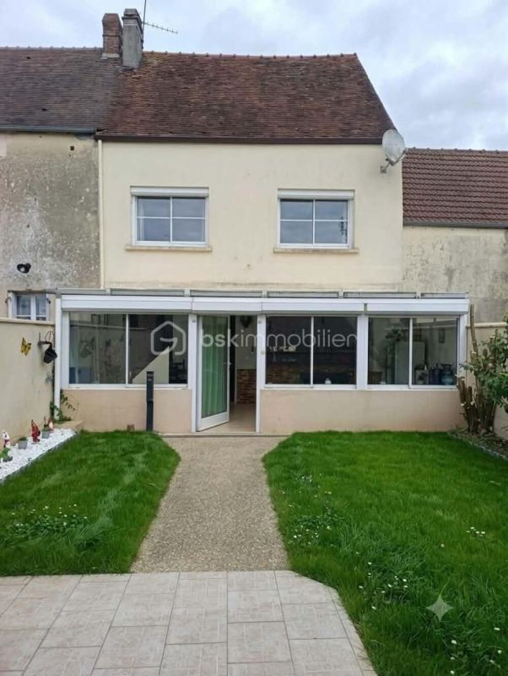 Maison avec revenu locatif