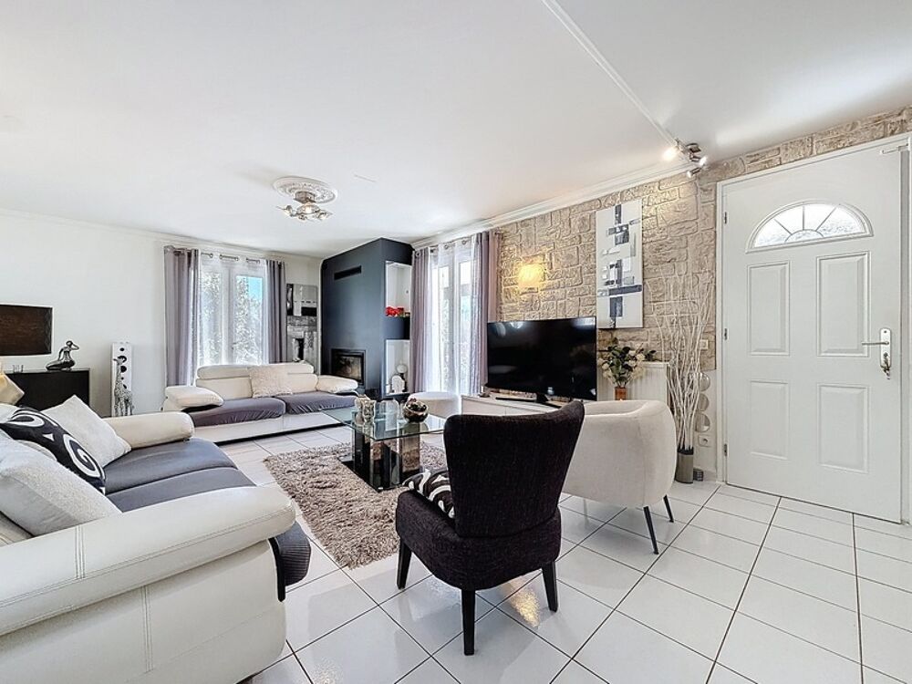 Vente Maison JUVIGNAC (34) - Maison T5 plain-pied sur terrain clos et arboré avec piscine, plage carrelée, pool-house, terrasses, 2 garages, Juvignac