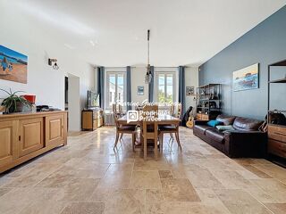  Propri�t�/ch�teau � vendre 6 pi�ces 211 m� Lalande de pomerol