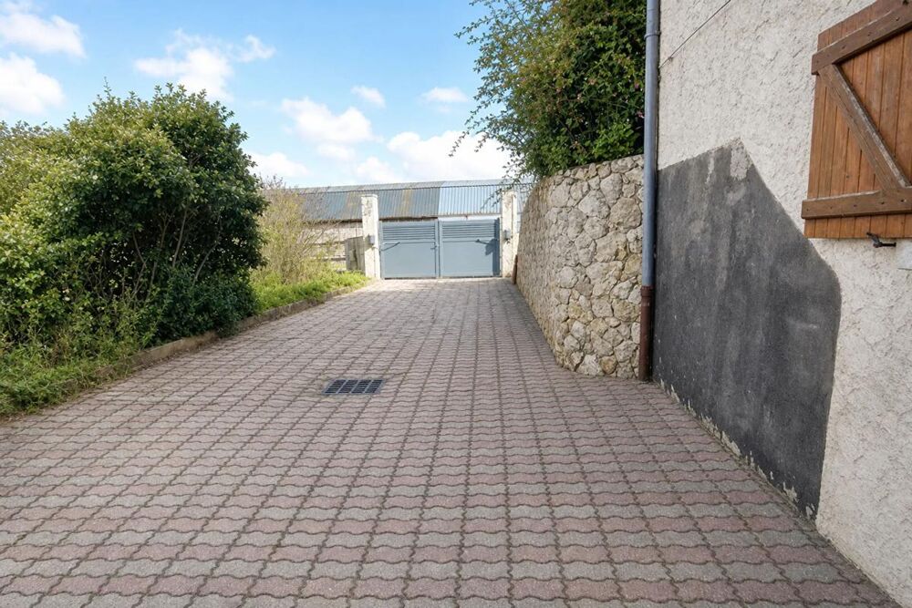 Vente Maison Proche La Bazoche Gouet, pavillon de belle qualité sur terrain très bien arboré La bazoche gouet