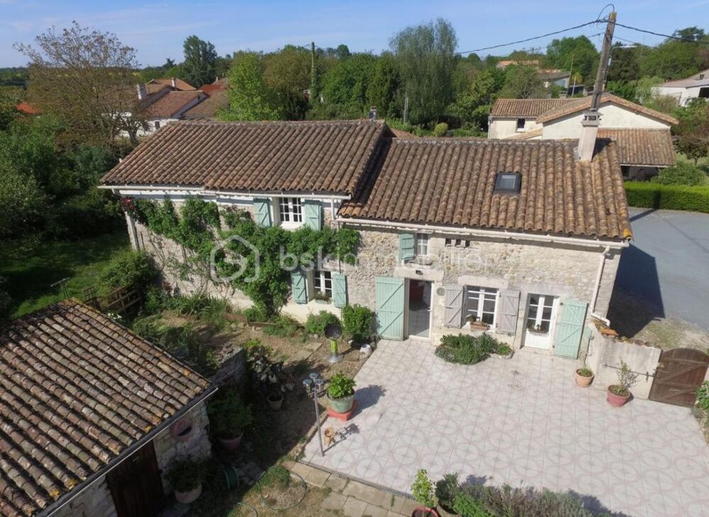 Vente Propriété/Château ? Maison de caractère avec piscine – 228 m² – 6 chambres – 2000m² Terrain - Au calme Pamproux