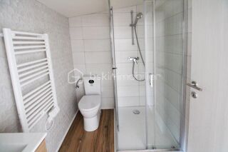  Appartement à louer 4 pièces 90 m²
