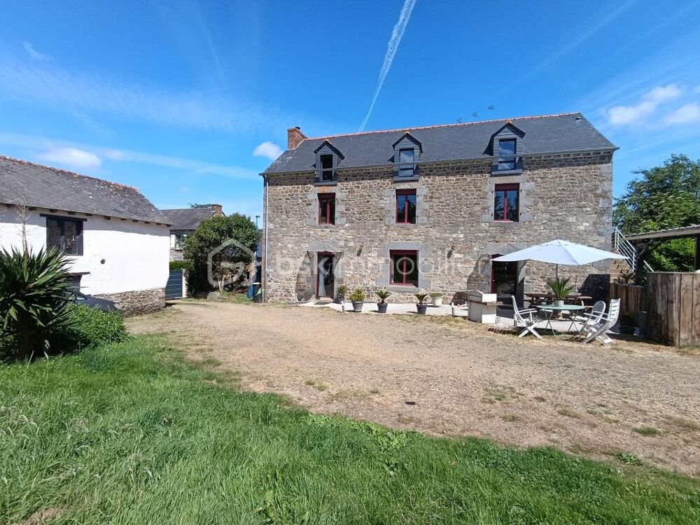Maison en pierre sur trois niveaux Québriac