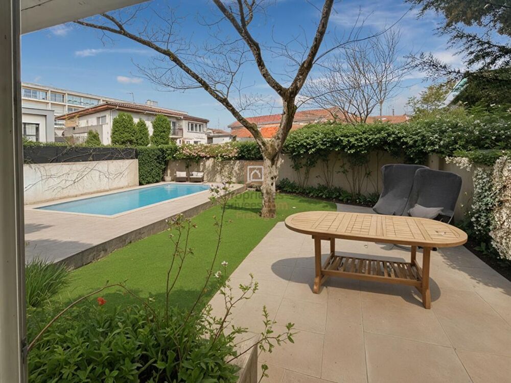 Vente Maison Maison d'architecte trois chambres  avec piscine et jardin Bordeaux