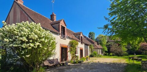   Charme de l'ancien et beaux volumes : maison familiale avec dépendance, garage et grand terrain clos Maison - 5 pièce(s) - 120 m²