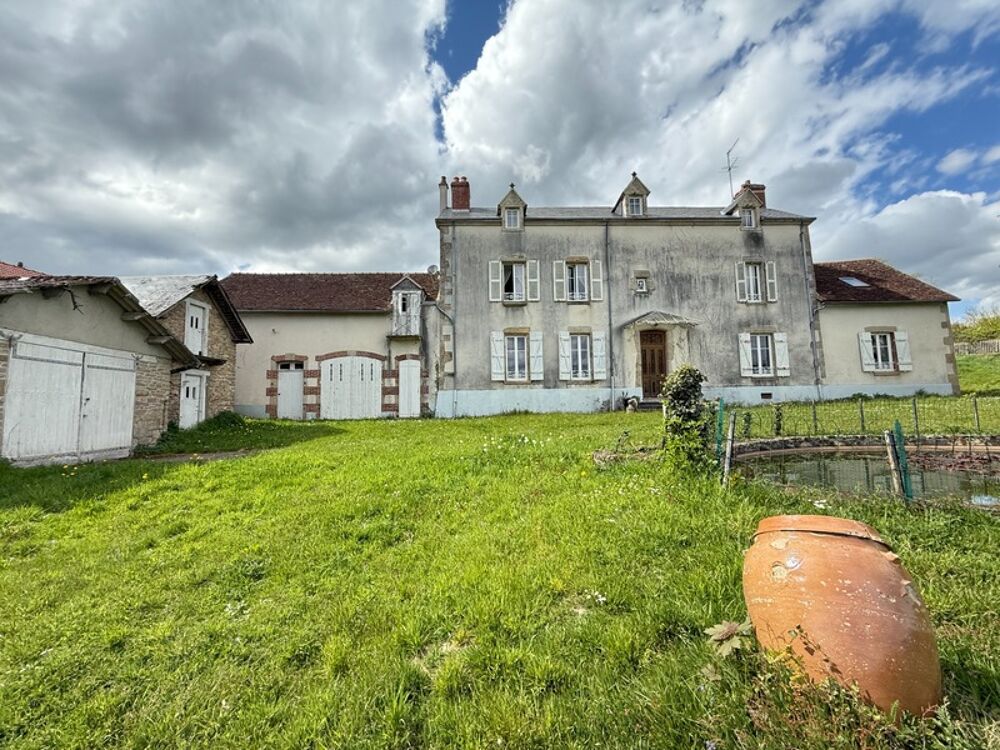 EN EXCLUSIVITE Très belle propriété de 215m² avec piscine et dépendances sur 6626 m² de terrain 177 900 €