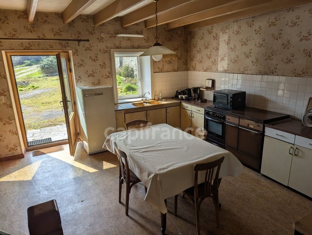 Maison à vendre corps de ferme +longère de 333 m2 au total avec vie de plain pied possible, parcelle de 1110m2, entre Rostrenen