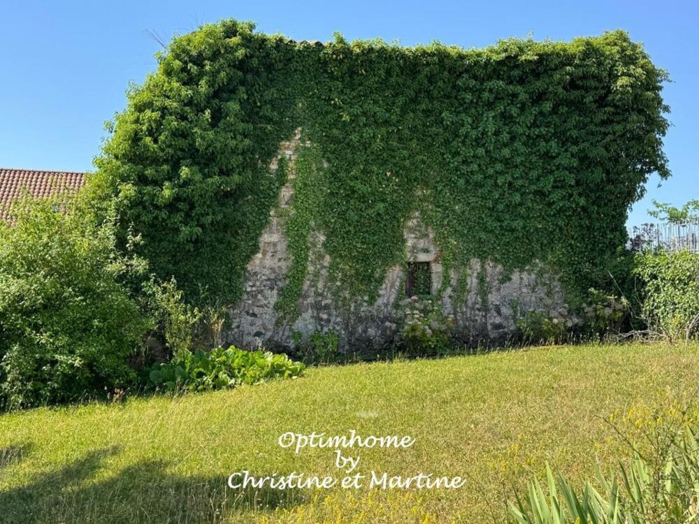 GRANGE EN PIERRE A CHAMPEIX : BEAU POTENTIEL