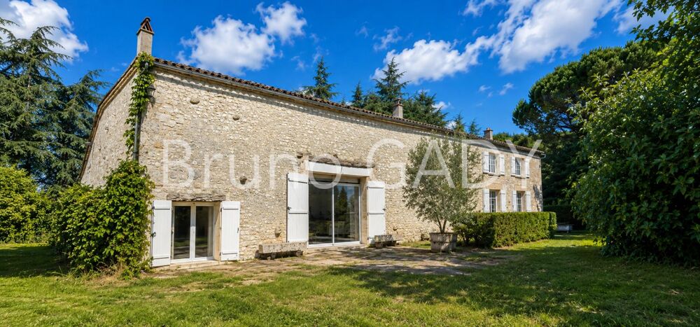 Vente Propriété/Château Ensemble immobilier de deux grandes maisons en pierre et atelier grange, sur THENAC avec 8 hectares de terrain Thenac